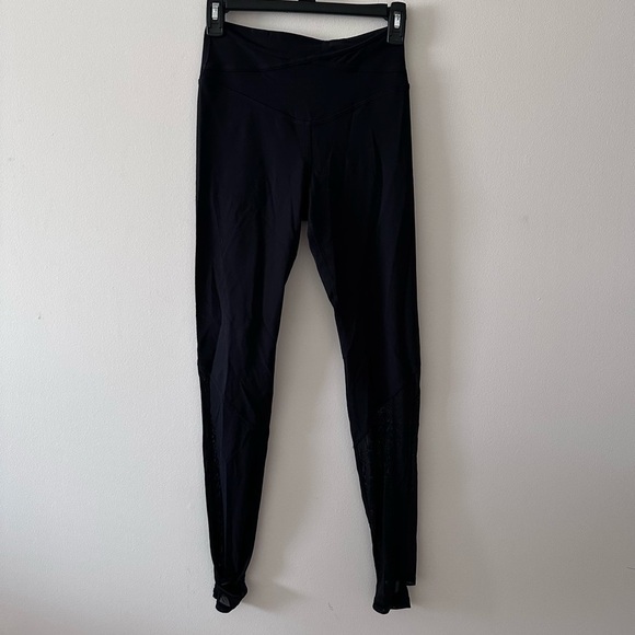 Lululemon black nulu and crisscross mesh stirrup tight leggings size 6 - Picture 4 of 10
